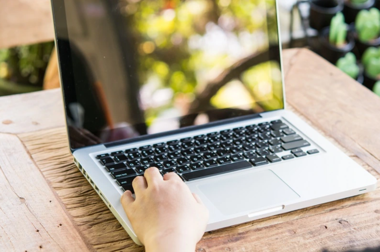 Cara Mengatasi Layar Laptop Mati Tapi Mesin Nyala Elektronikindo