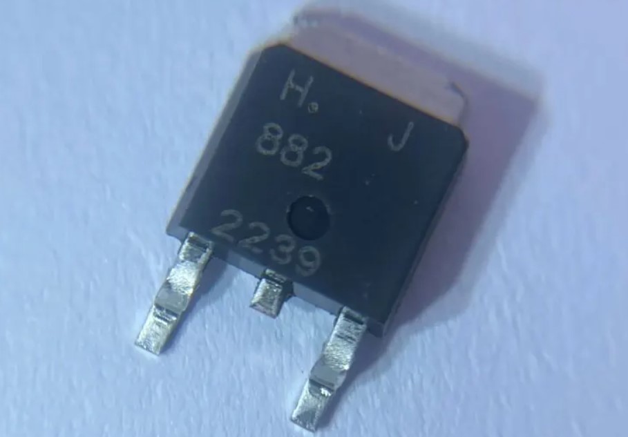 Persamaan Transistor H882