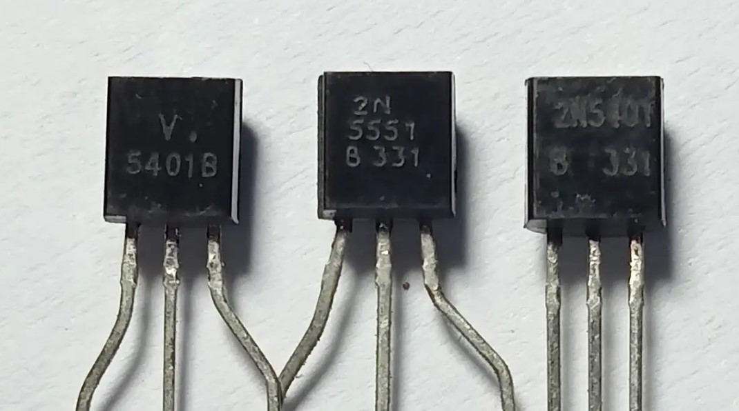 Persamaan Transistor 2N5551